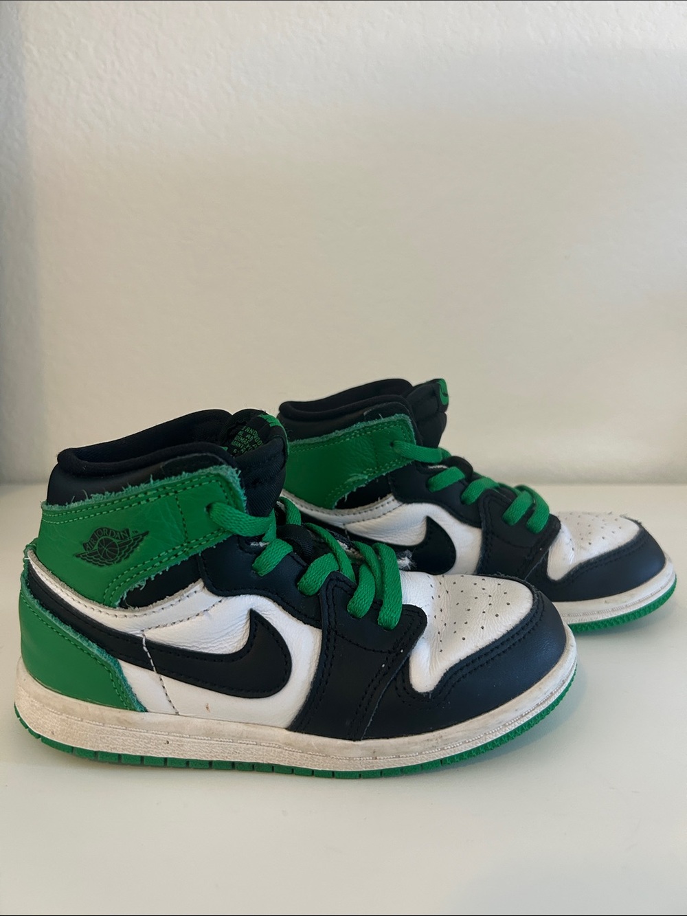 Air Jordan Nike Kids High-Top Sneakers in Green, Black & White, Size 10c
